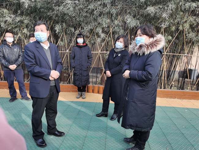 有研集團副總經(jīng)理王臣慰問有研幼兒園、有研衛(wèi)生站工作人員