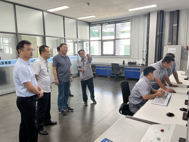 有研集團總經(jīng)理、黨委副書記熊柏青到山東有研國晶輝調(diào)研樂陵基地建設(shè)運營情況