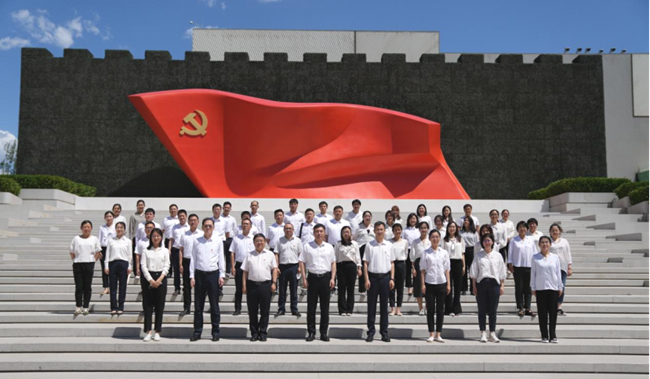 職能部門黨總支組織參觀“不忘初心、牢記使命”中國共產(chǎn)黨歷史展覽